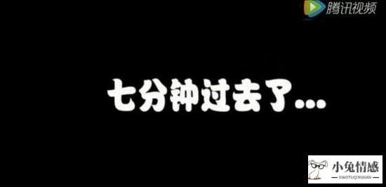 宅男网吧玩游戏不理女友 女友当场秒出轨