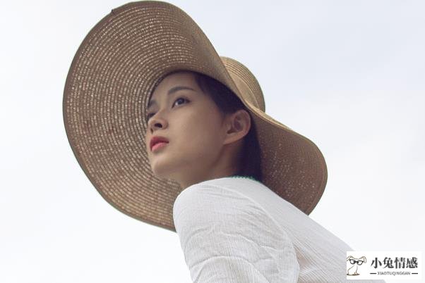 聊天技巧幽默追男孩子的话 女追男很容易