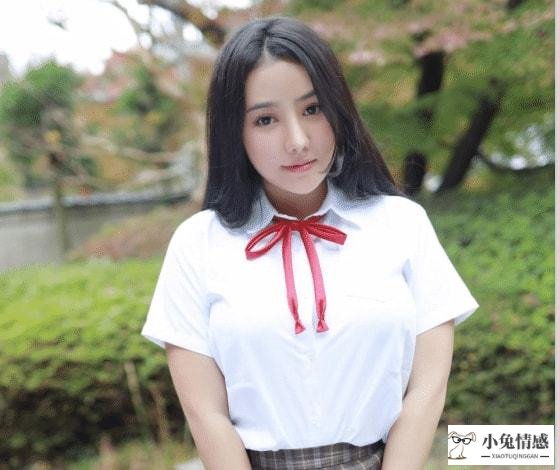 网友5：这年头生活压力有多大，赚钱有多难，追一个女生费时，费钱，费力。女生有点意思还好，如果每次都是你给女生买礼物，约她吃饭，看电影，女的从来不主动，甚至你一个星期不给她发消息，她就当世界上没你这个人，像个木头，石头一样。这种看不到任何希望的努力毫无意义。网友6：过来人都知道，追也追不上，还要花费很多钱。对待女生这种动物，让她崇拜比让她可怜你管用得多，剩男多是舔狗，所以追女生不如低头奋斗来得实惠，先有能力爱人，再谈照顾别人。反过来，对待男人这种动物，博取同情比压迫他来得靠谱的多，所以那么多绿茶能嫁给优质男，而所谓的“优质”剩女男人看都不看一眼。因为正常的有自尊有理想的男人，不愿意被你征服，剩女只能吸引舔狗。你有什么看法？欢迎留言评论！