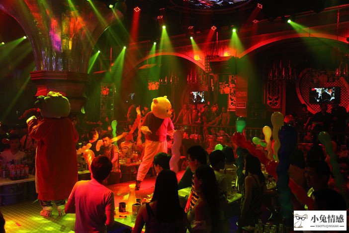 和女友约会都干什么？和女生夜里约会去哪里好呢