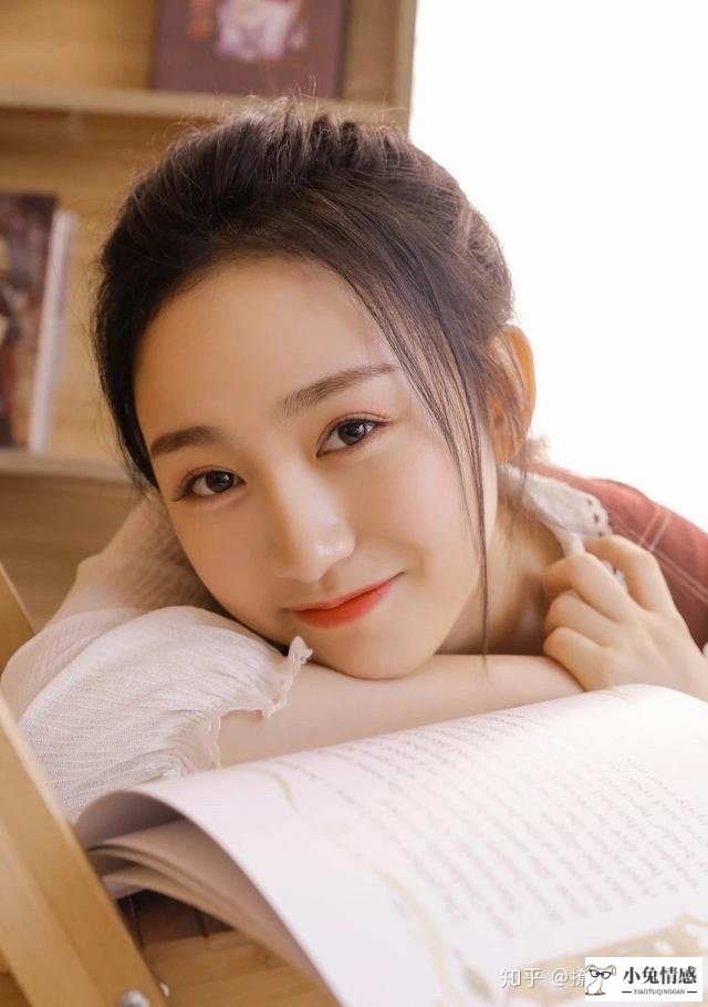 <b>怎么跟陌生女孩聊天开场白？高手3招就能聊出感觉</b>