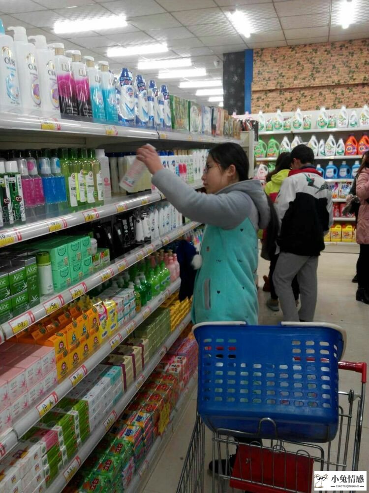 去横店晚上去哪逛好_百荣女装在哪个区逛好_第一次约女孩子去超市逛好不