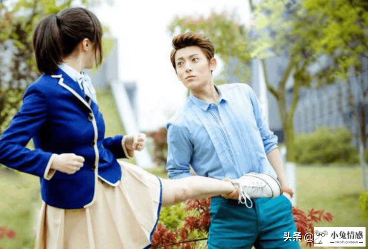 老公感情上出轨，女人感觉天要塌了，到底要不要离婚？