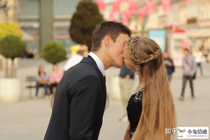 往往人群中，越喜欢沉默的男人，心里越透露着“坏心思”