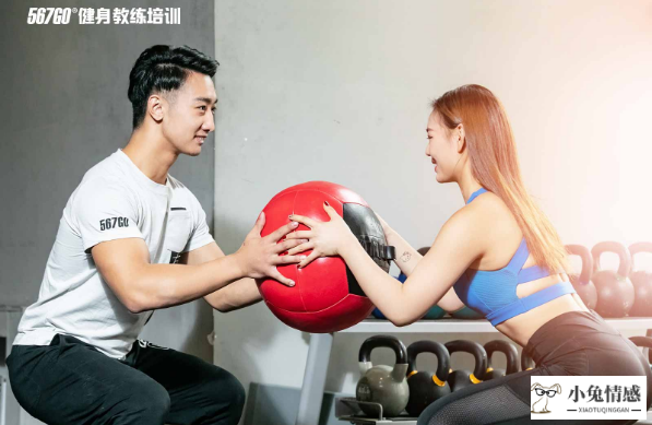 重庆女子出轨健身教练 被未婚夫捉奸在床