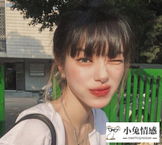 搭讪技巧幽默第一句话_qq搭讪开场白幽默_和妹子搭讪幽默技巧
